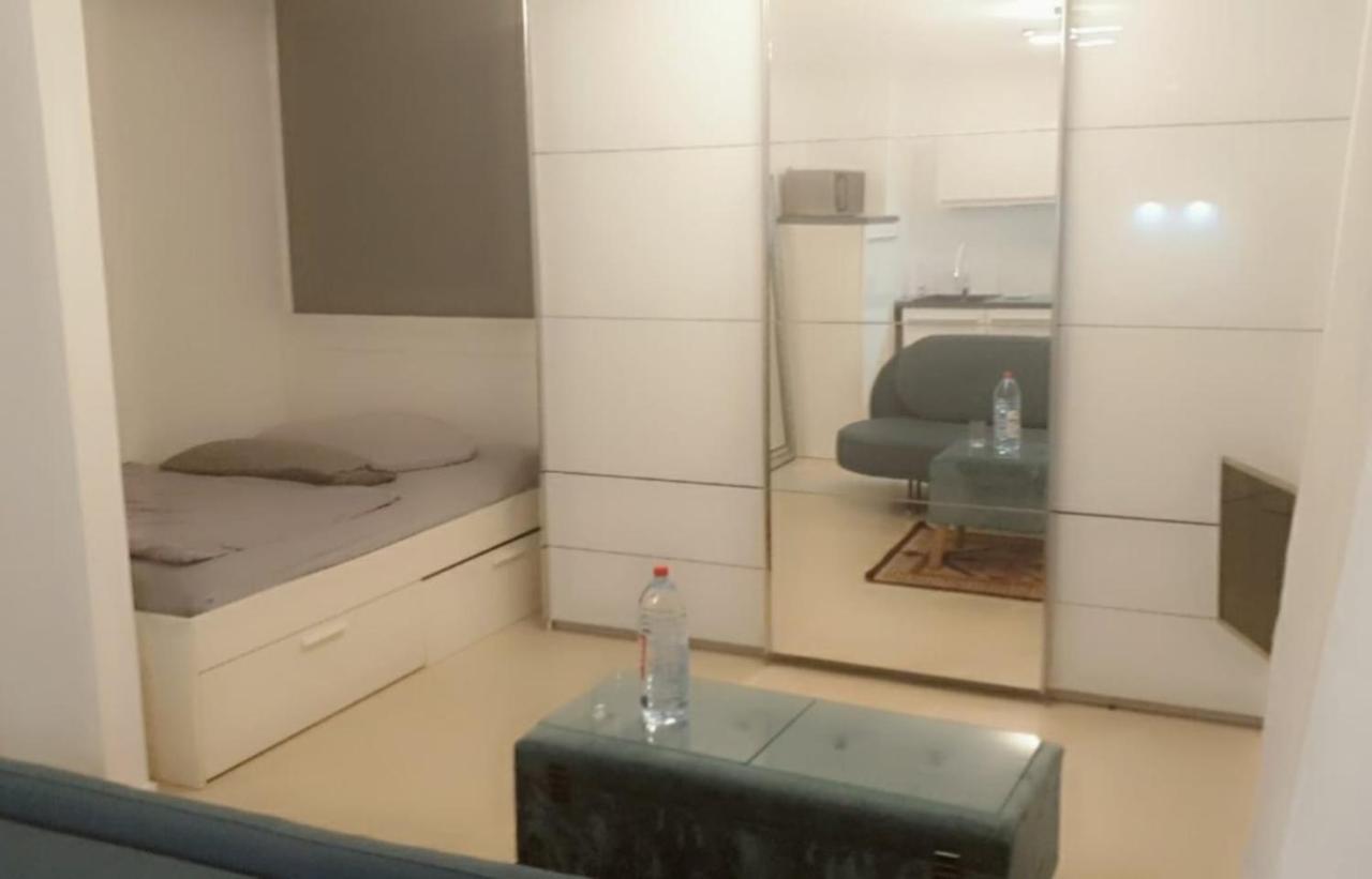 Apartment Mit Schoener, Moderner Einrichtung Köln Exteriör bild