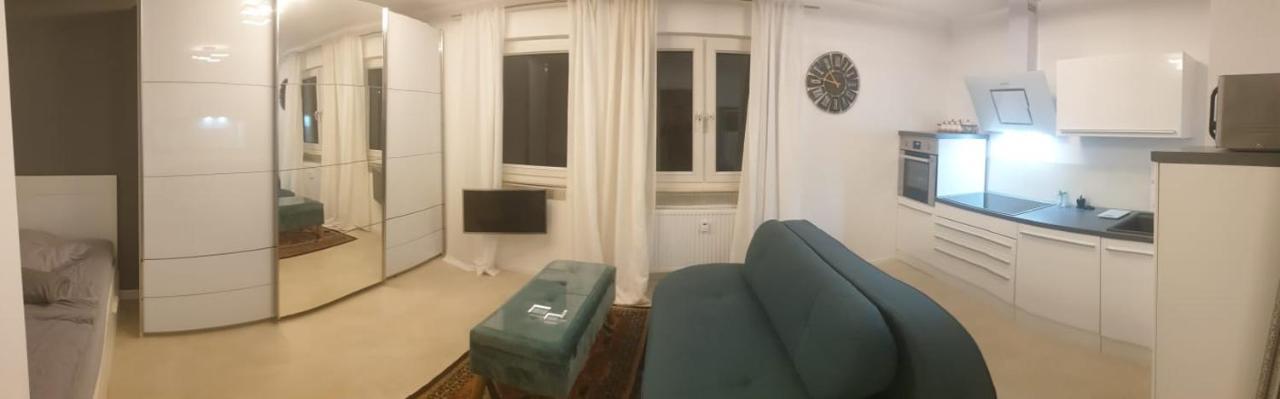 Apartment Mit Schoener, Moderner Einrichtung Köln Exteriör bild